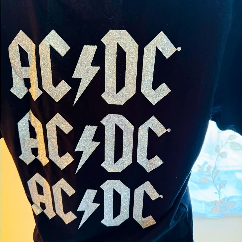 AC⚡️DC NWOT black T size XL crop top
